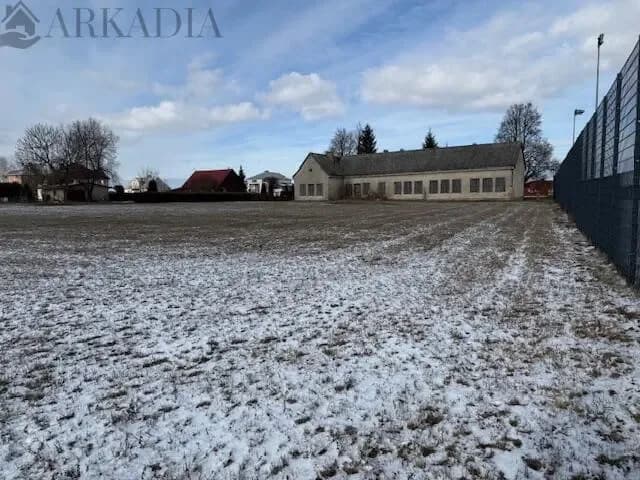 Na sprzedaż stara szkoła w Siekierkach gmina Tykocin z działką 4819 m2 cena 1000000 — zdjęcie 2